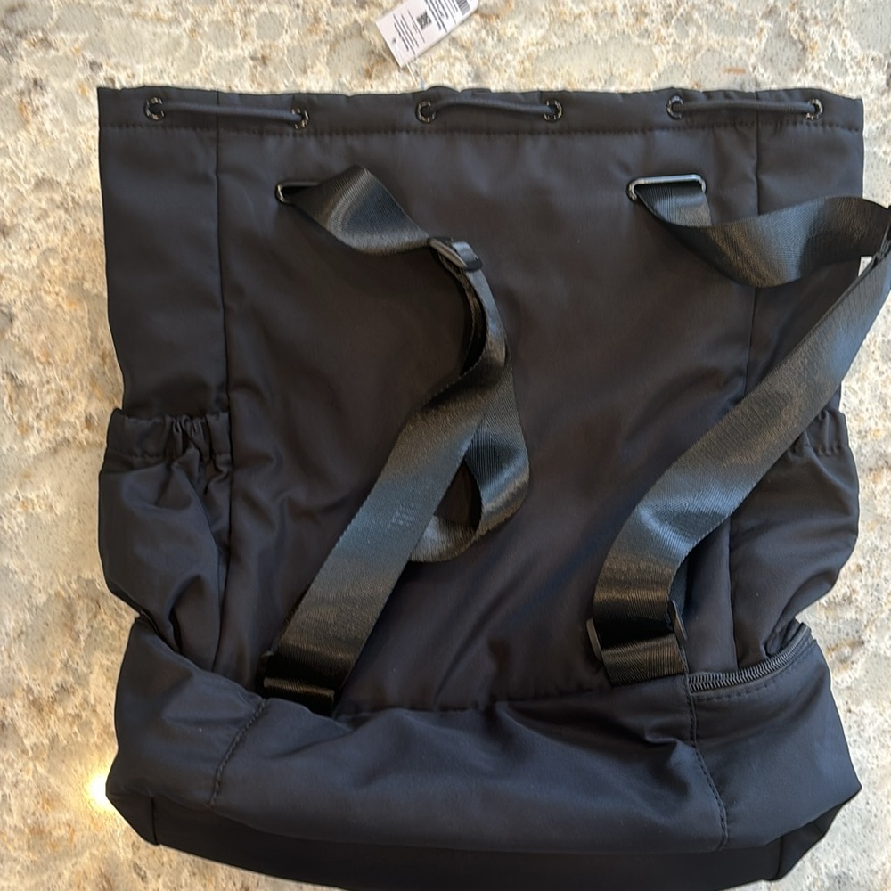 Beyond Yoga Convertible Bag, adjustable backpack straps. - Picture 4 of 6